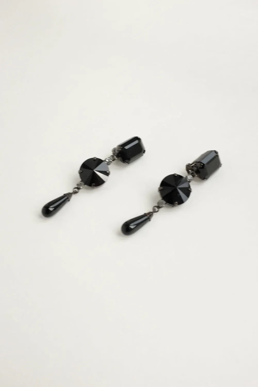 0057_VINTAGE LONG BLACK EARRINGS