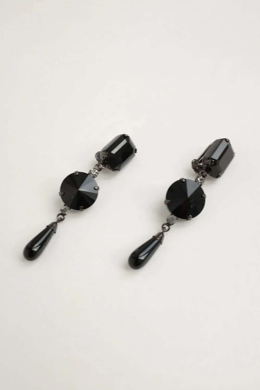 0057_VINTAGE LONG BLACK EARRINGS