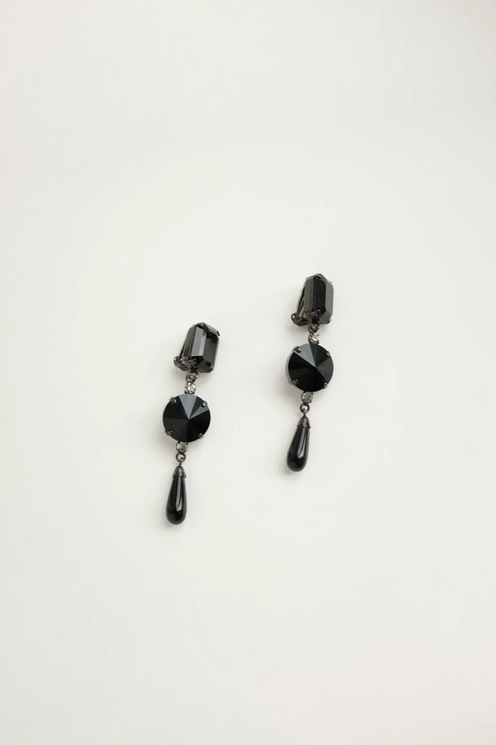 0057_VINTAGE LONG BLACK EARRINGS