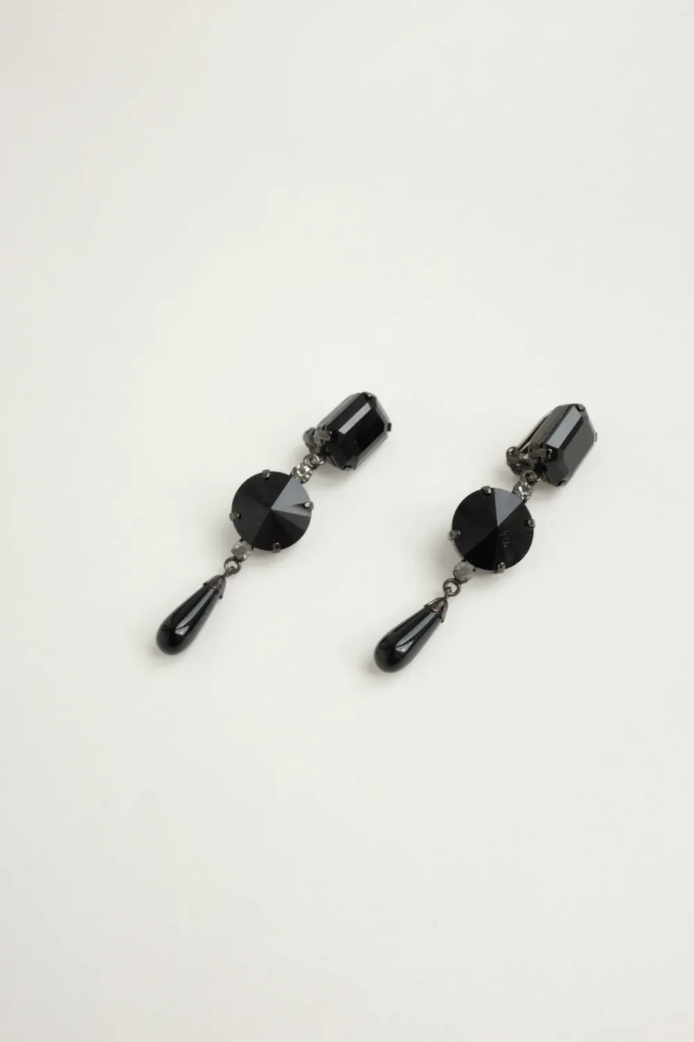 0057_VINTAGE LONG BLACK EARRINGS