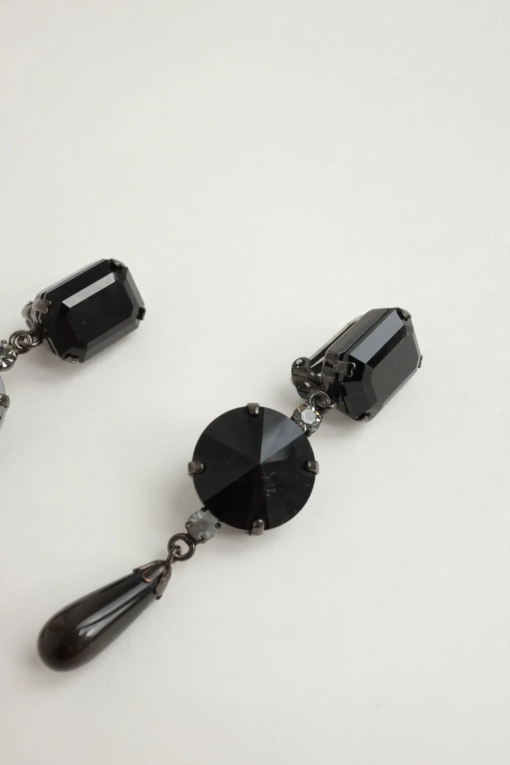 0057_VINTAGE LONG BLACK EARRINGS