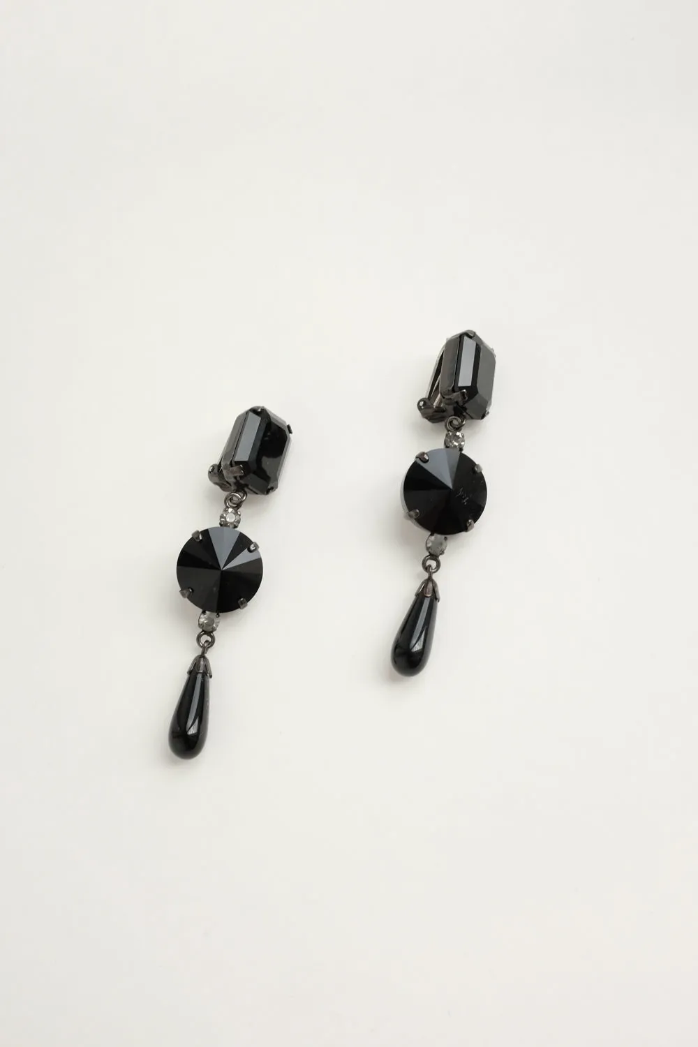 0057_VINTAGE LONG BLACK EARRINGS