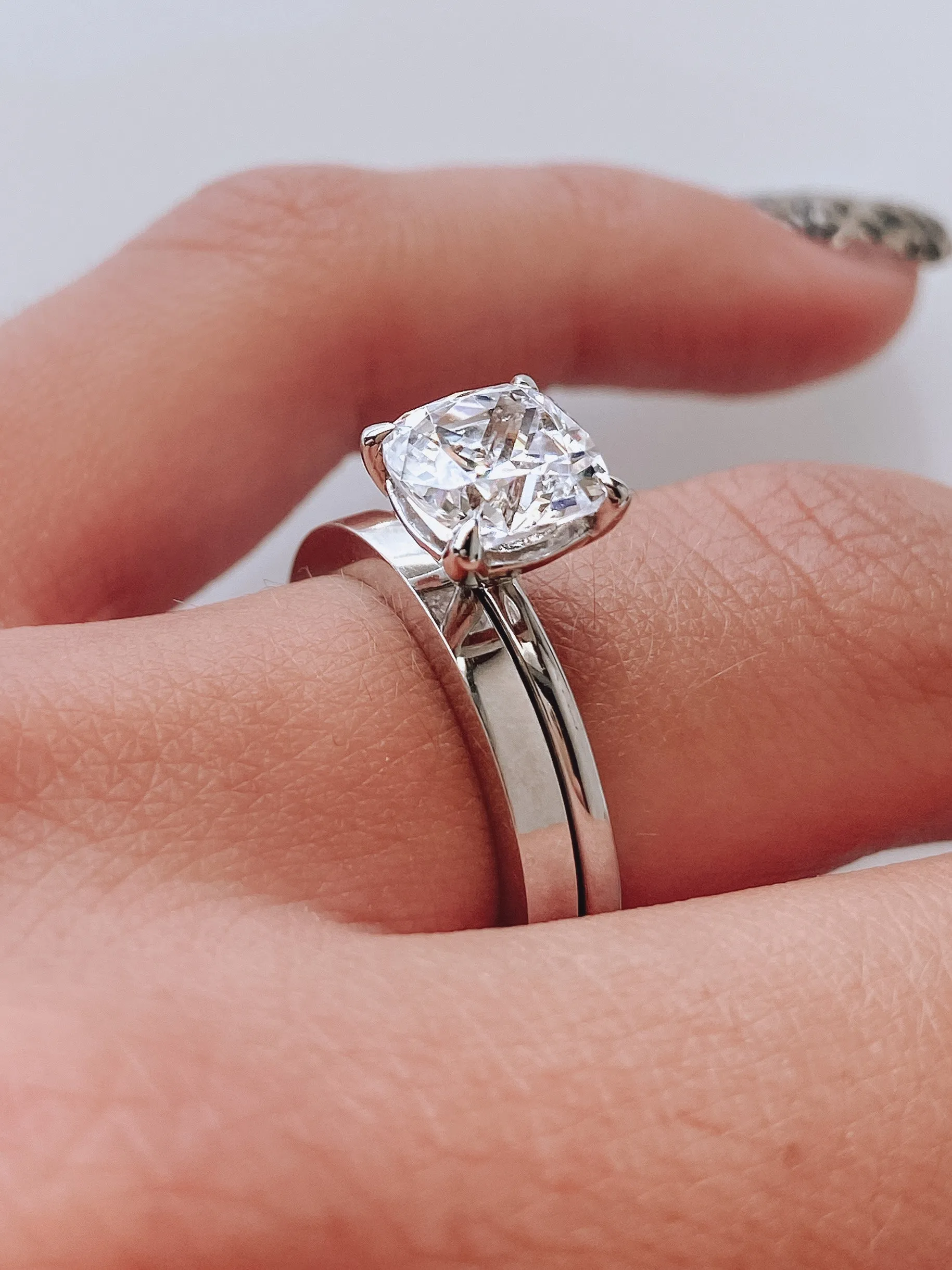 Roset 14K White Gold Wedding Band